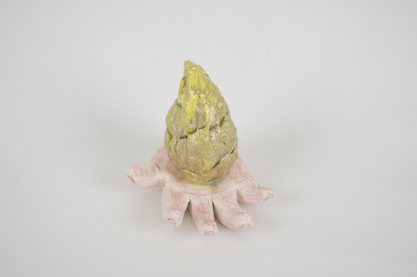 정면_온기 내어주기_Giving Warmth, 2025, mixed media, 9cm x 10cm x 10cm.jpg